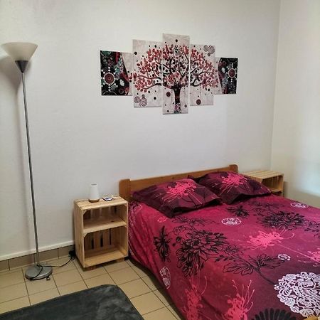 Studio Confortable Proche Des Sites Touristiques Issendolus Exterior foto