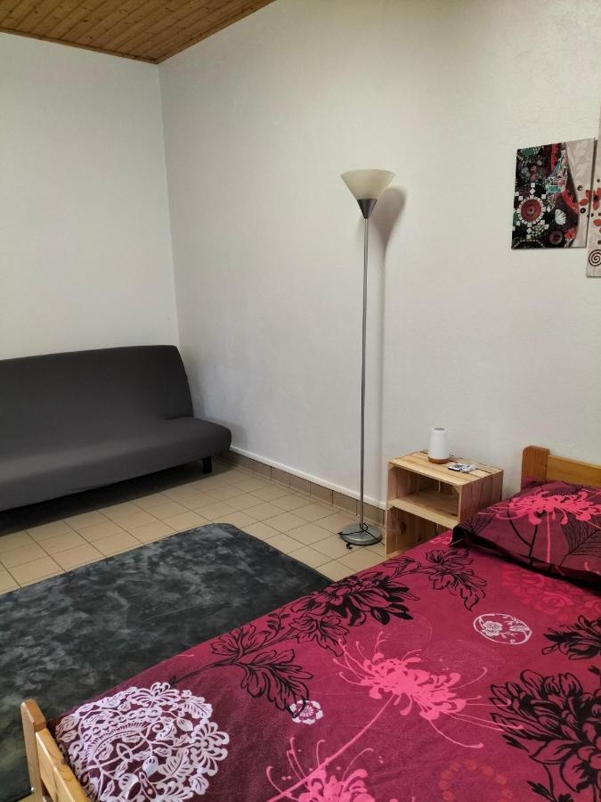 Studio Confortable Proche Des Sites Touristiques Issendolus Exterior foto