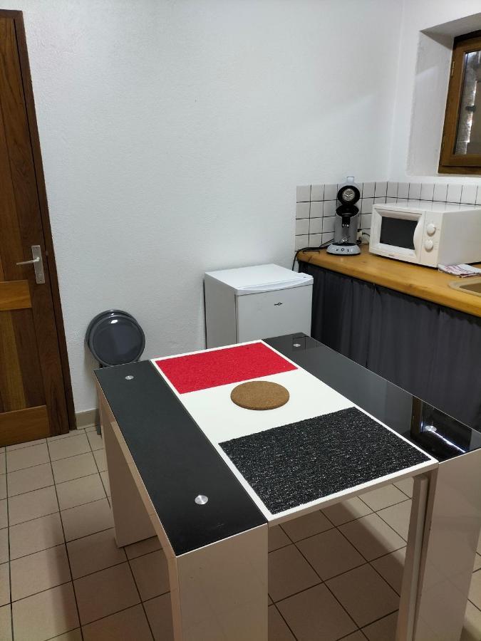 Studio Confortable Proche Des Sites Touristiques Issendolus Exterior foto